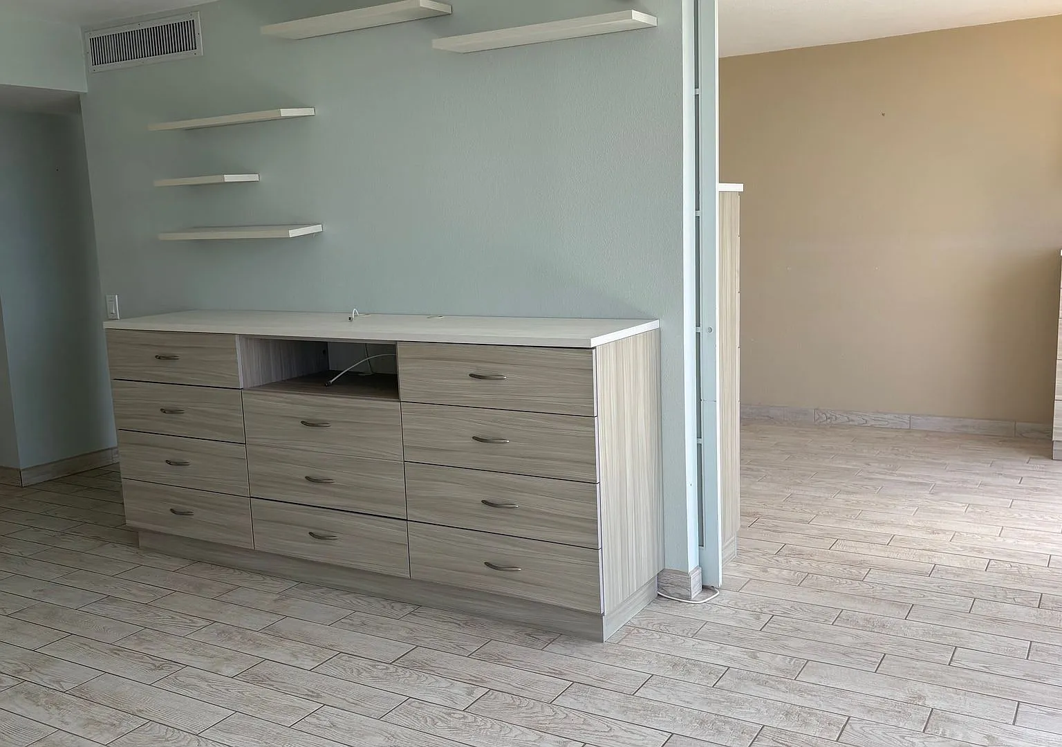 Makaha Valley Towers - One Bedroom — Photo 2