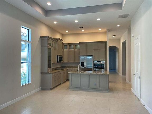 4th image of 600 SE Fascino Cir