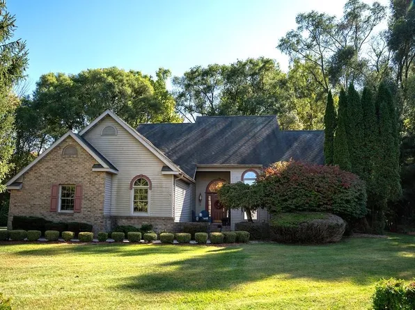 3106 Hunters Trl, Mount Pleasant, MI 48858