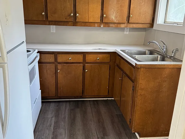 272 Brown Pl — Photo 2