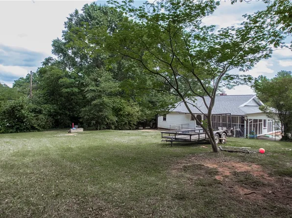202 Tiffany Dr, Easley, SC 29640