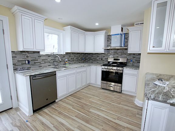 5th image of 640 Whittier St