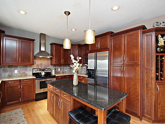 3rd image of 6966 Sussex Ln