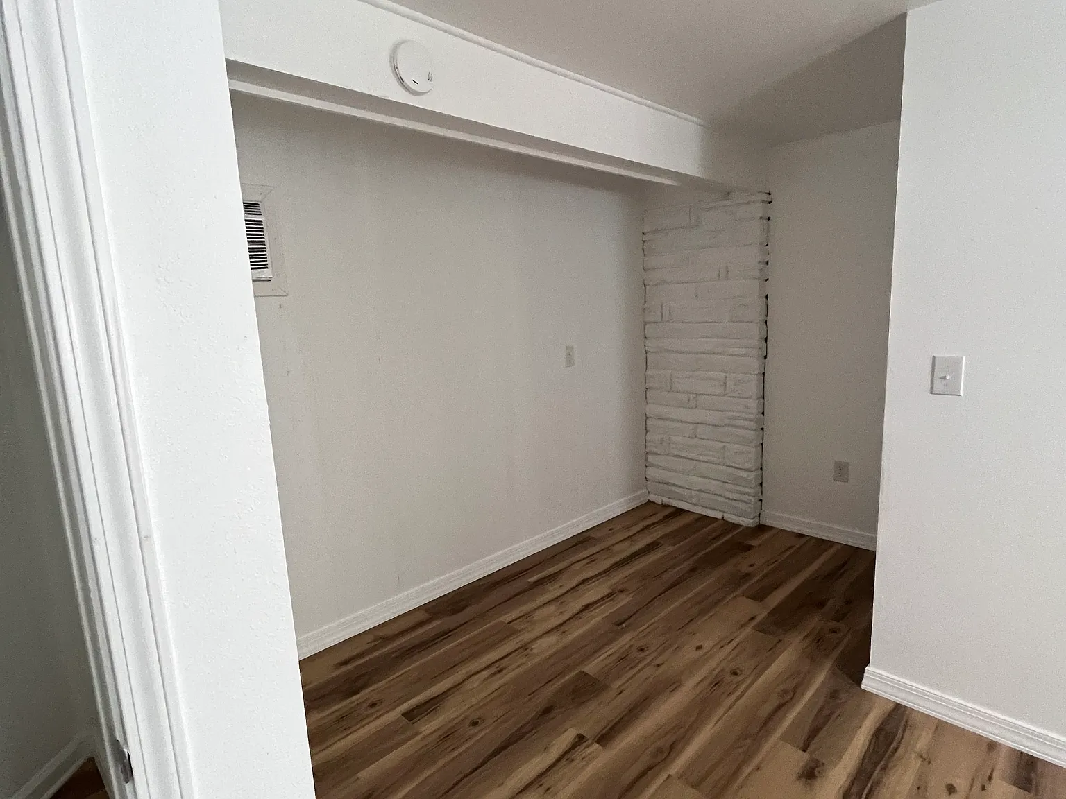 Studio, 400 sqft, $900 — Photo 4