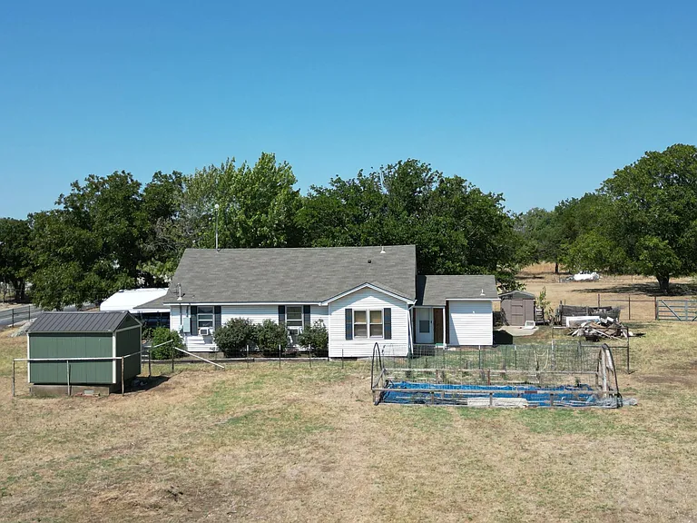 9405 E FM 174 — Photo 36