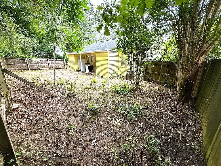 1917 Dogwood St — Photo 45