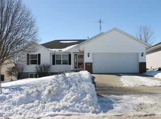 810 Alexis Ln, Marion, IA 52302