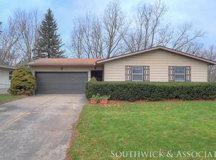 2851 Hollis Dr NE, Grand Rapids, MI 49505