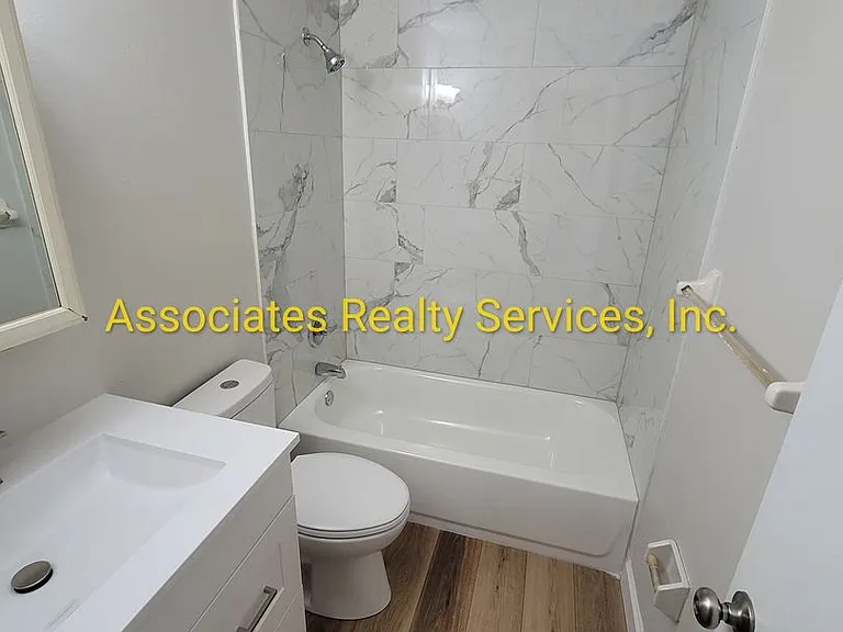 415 NE 42nd Pl — Photo 4