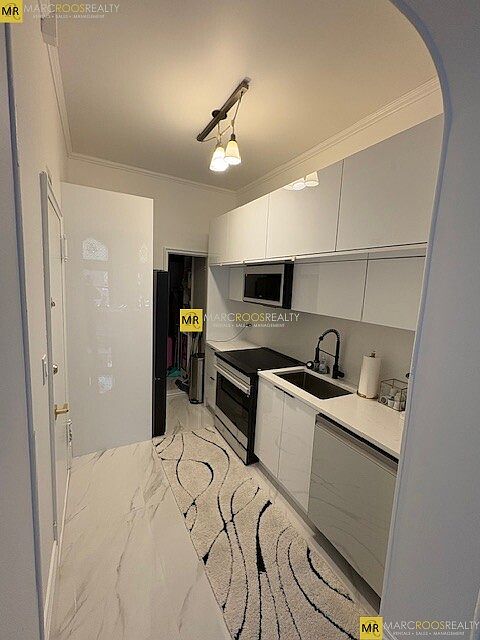 1st image of 271 Dartmouth St