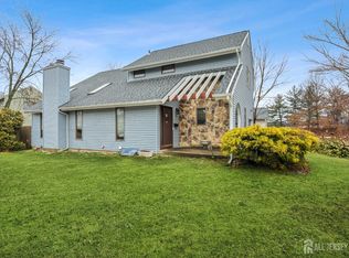 18 Erik Dr, North Brunswick, NJ 08902