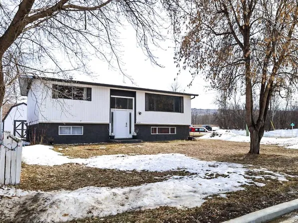 11237 W 91st St, Peace River, AB T8S 1P7