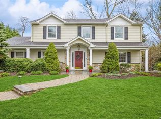 17 Elmbark Ln, East Northport, NY 11731