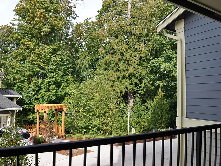 2544 NE Mulberry Walk — Photo 9