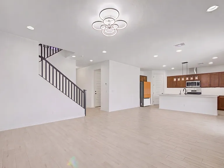 5737 W Getty Dr — Photo 8
