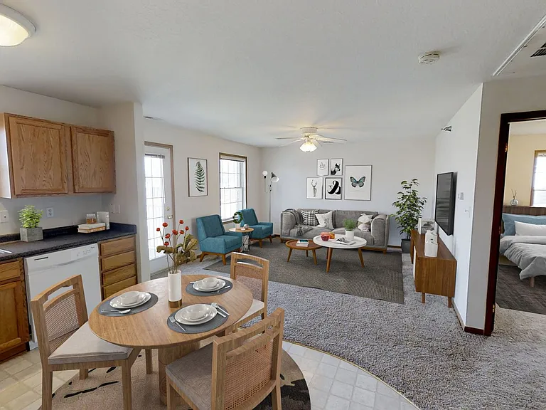 1426 Mayfield Dr — Photo 2