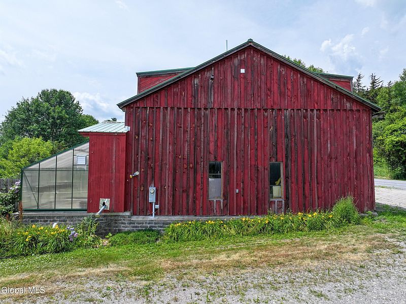 4th image of 128 Craig Road