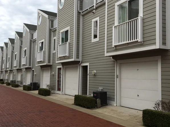 23 Landings Blvd, New Buffalo, MI 49117