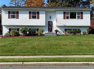 7 Van Keuren Ct, Monroe, NY 10950