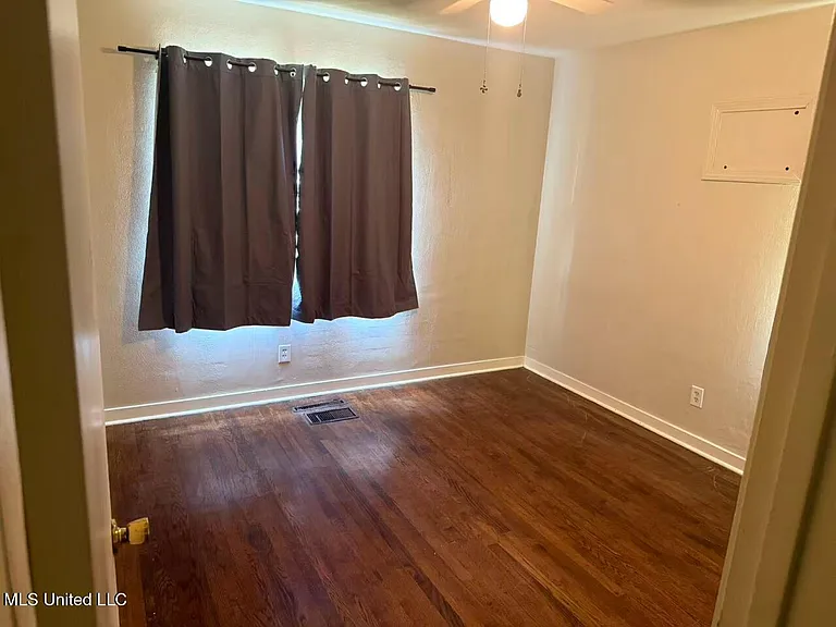 4420 Woodland Ave — Photo 7