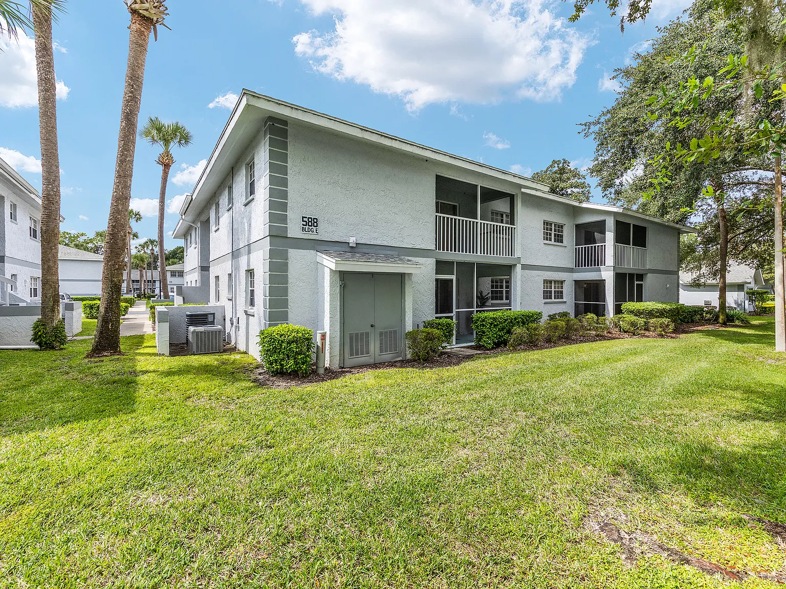 588 Fairways Lane - E101 — Photo 3