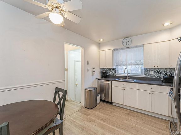 5th image of 83 W Valley Stream Boulevard