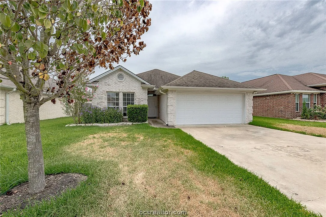 3 bed, 2.0 bath, 1308 sqft, $1,600 — Photo 1