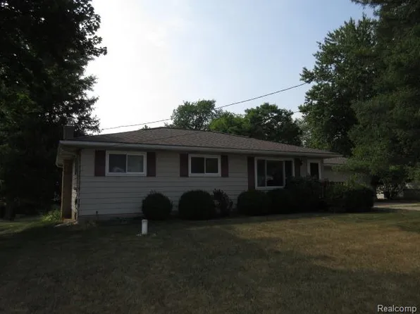 319 Sherman Ct, Ortonville, MI 48462