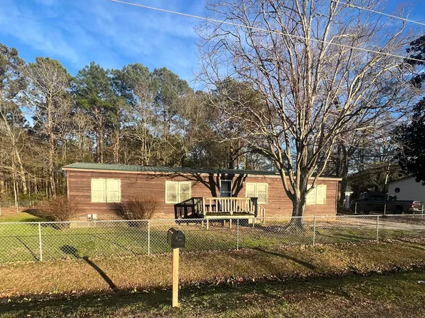 144 Dawsey Dr, Bonneau, SC 29431