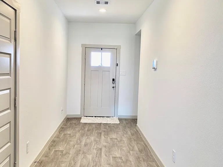 7023 Sunbreeze Ln — Photo 3