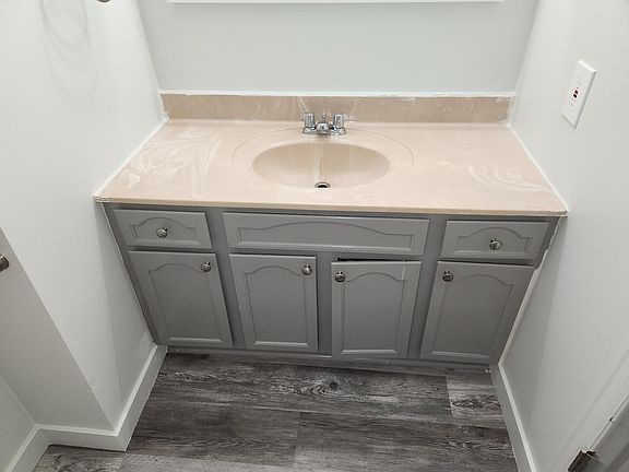 5th image of 309 Marion Ave #1