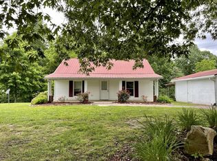 1051 Lewis Rd, Burns, TN 37029