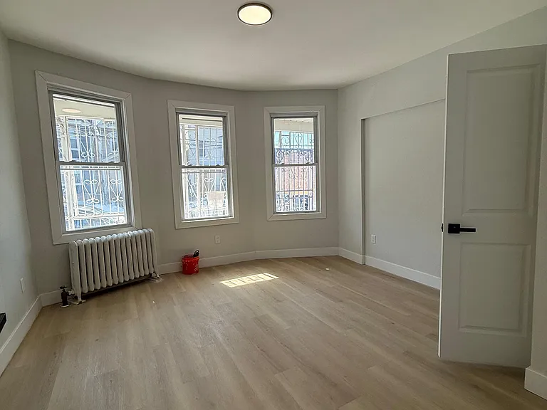 575 13th Ave #1F — Photo 1