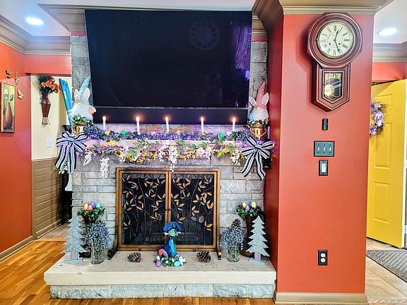 3rd image of 6131 Woodmoor Dr