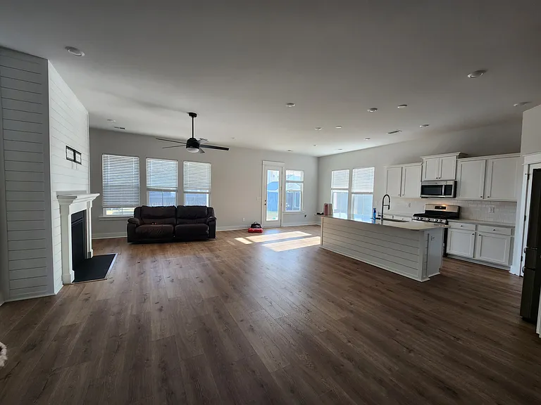 112 Ashworth Dr — Photo 10
