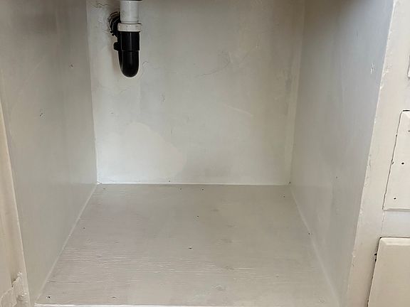 4th image of 3476 Flower St #C