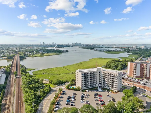 133 Commander Shea Blvd APT 111, Quincy, MA 02171