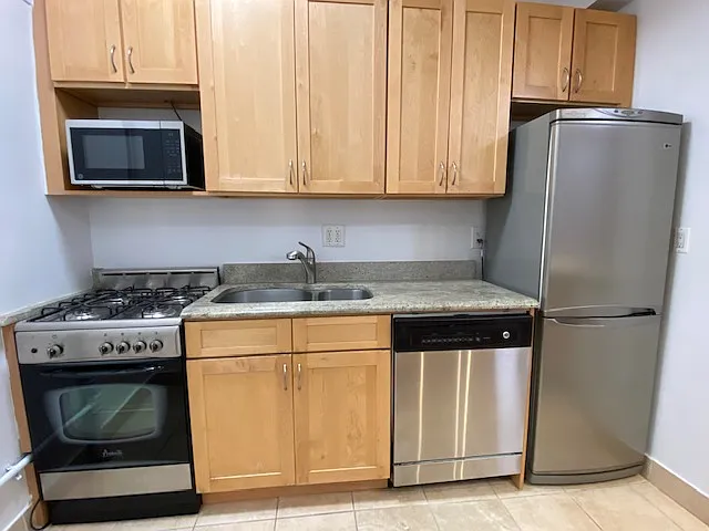 223 2nd Ave #3J — Photo 3