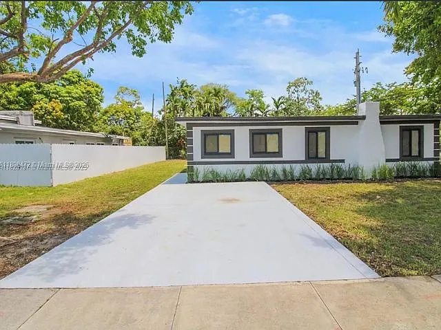 13885 NW 5th Ave — Photo 5