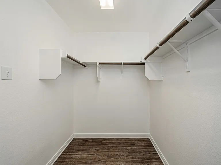525 Fallbrook Dr — Photo 29