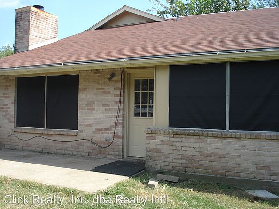 3rd image of 501 Magnolia Bend St