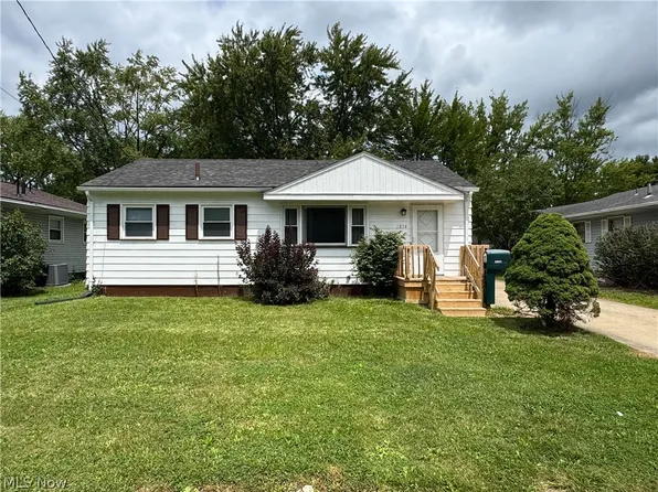 2824 Linda Dr NW, Warren, OH 44485