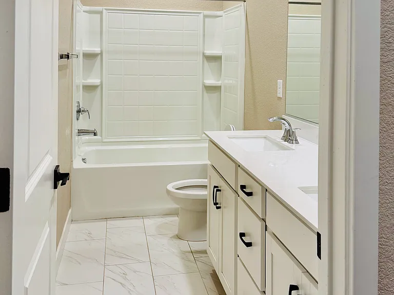 Shared bathroom on second floor for bedroom 1 & 2