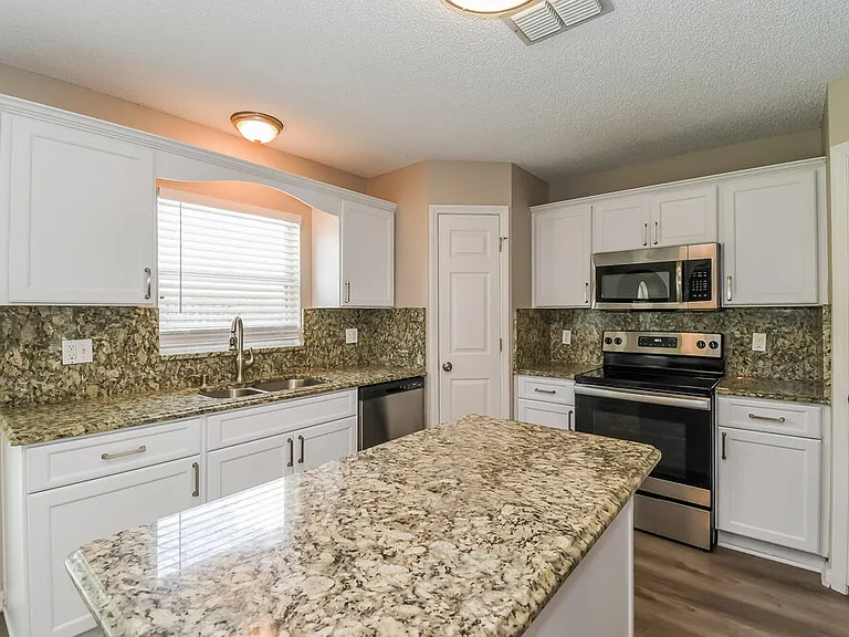 7115 High Bluff Rd — Photo 8