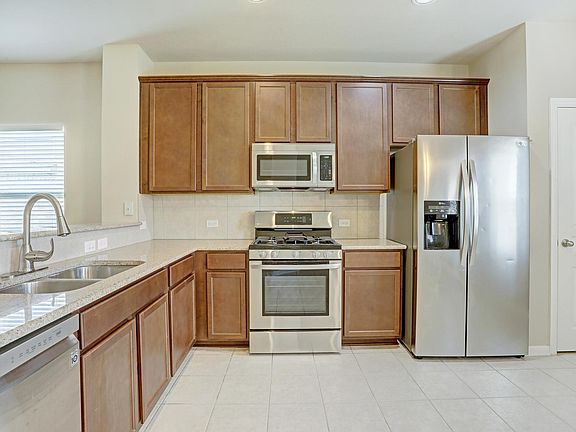 4th image of 1220 Montell Ln