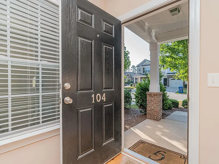 104 Saluda Springs Ct — Photo 3