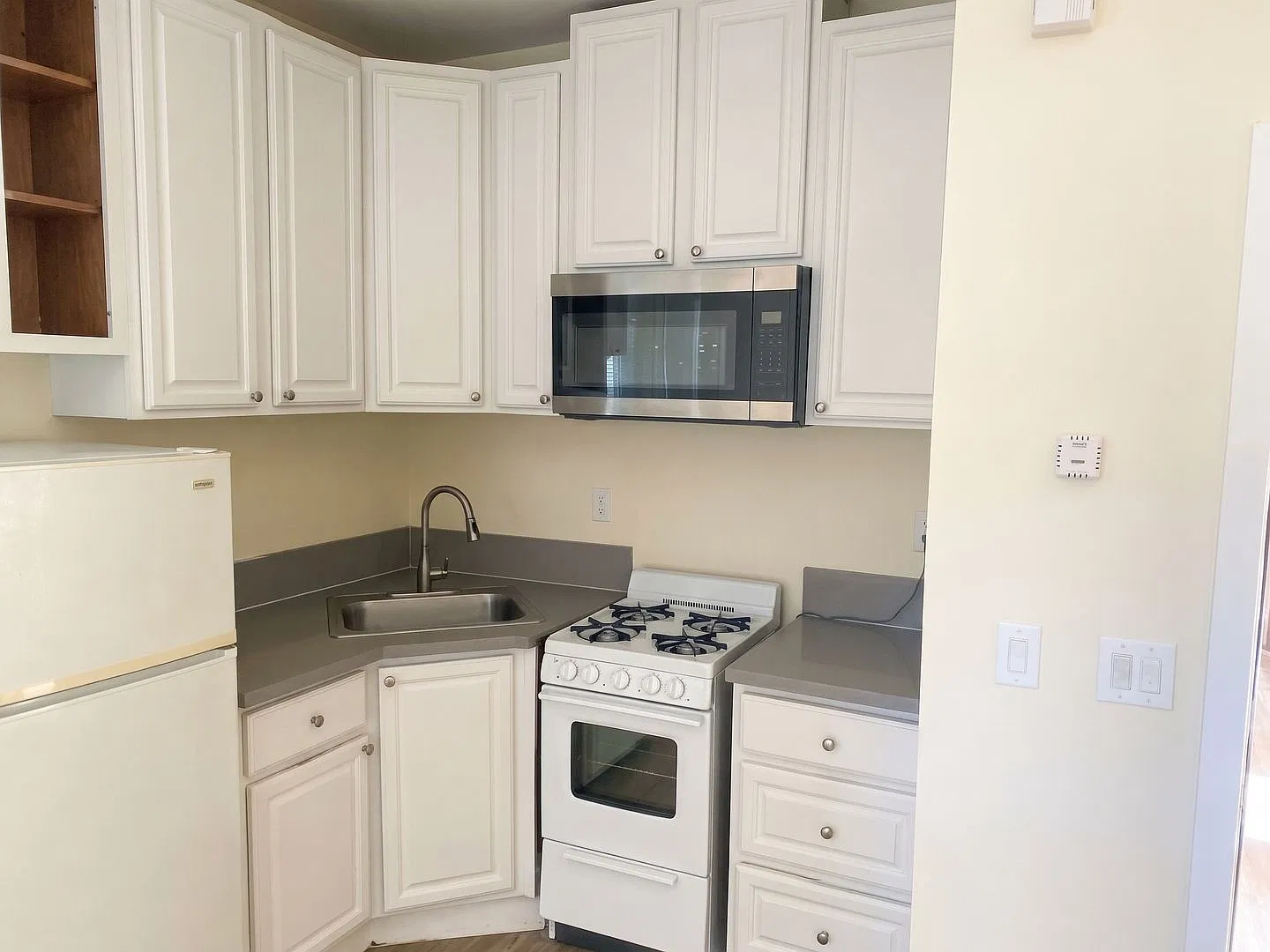 1 bed, 1.0 bath, 350 sqft, $1,650 — Photo 2