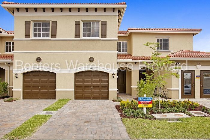 1st image of 306 NE 47th Pl