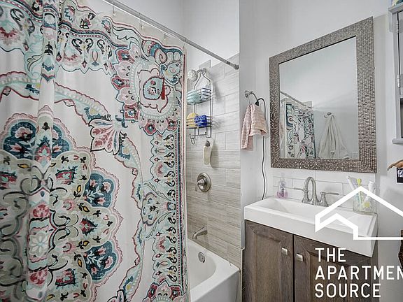 5th image of 2732 W Chicago Ave #3