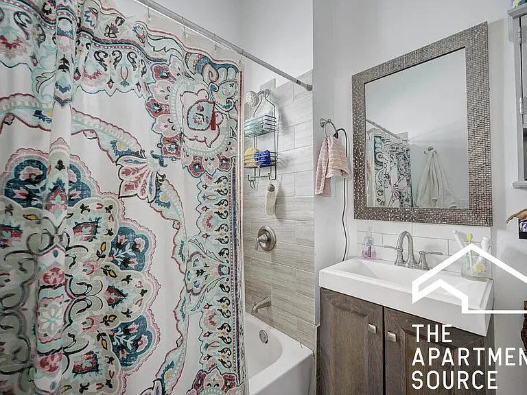 2732 W Chicago Ave #2F — Photo 9